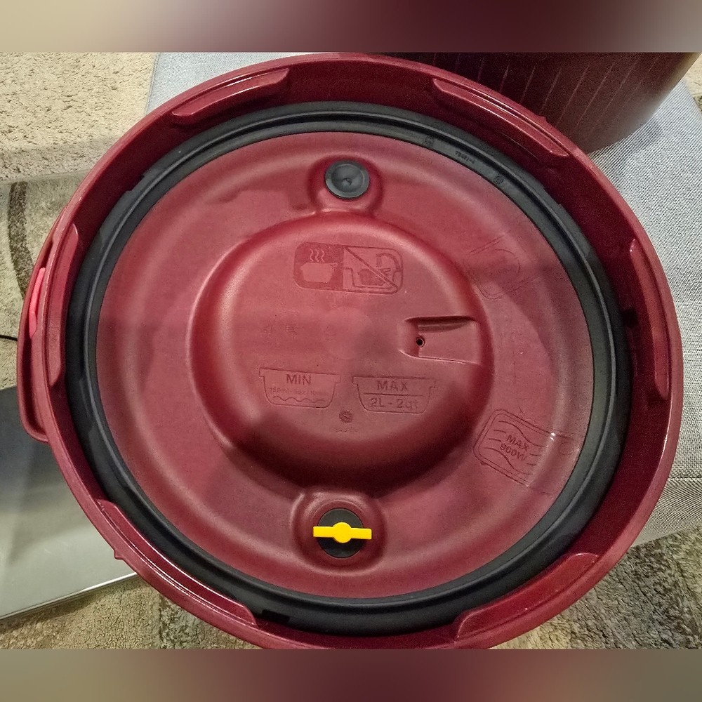 Tupperware Microwave Pressure Cooker - Picture 4 of 11